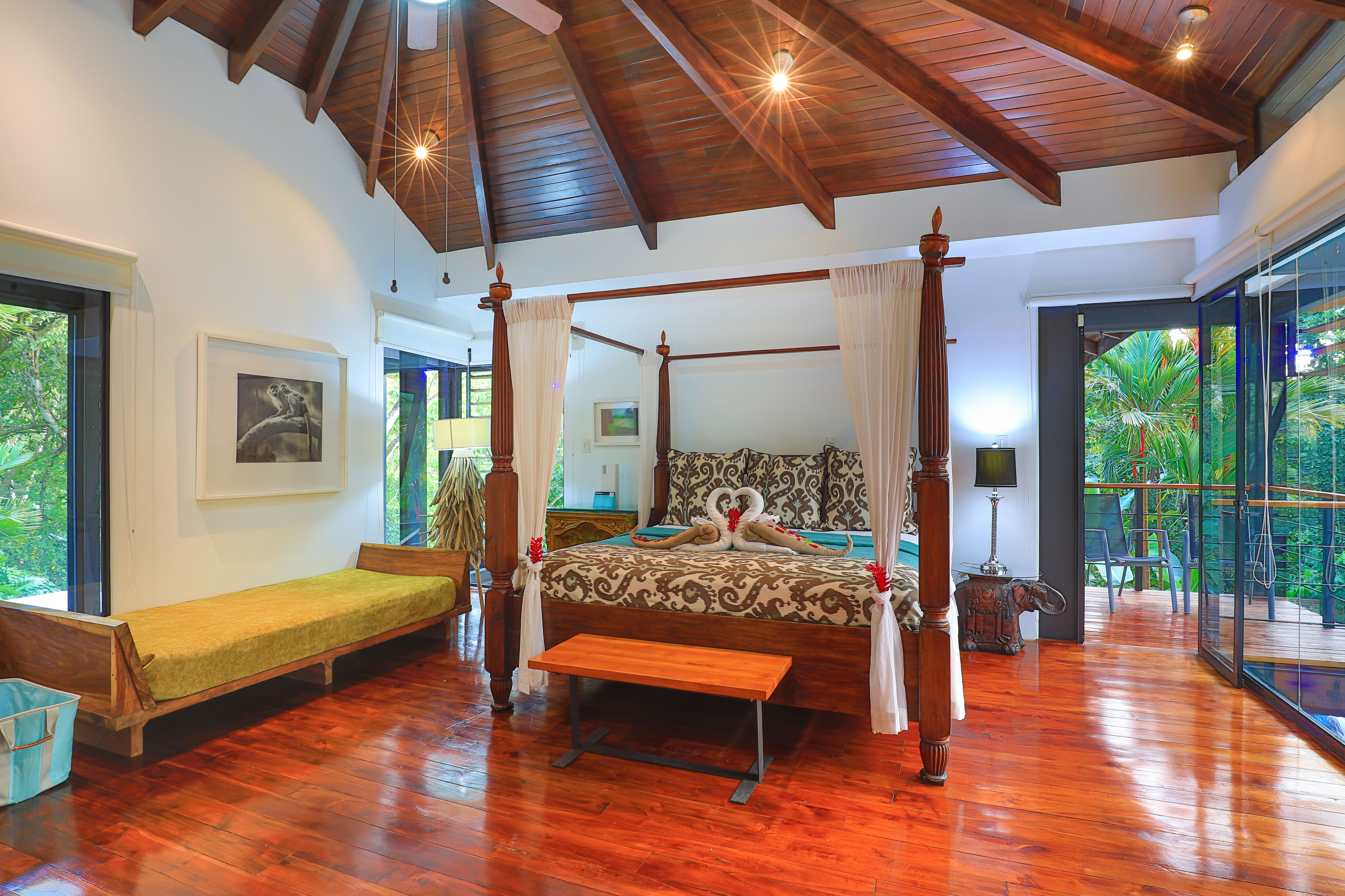 Villa Mariana (Full Estate)