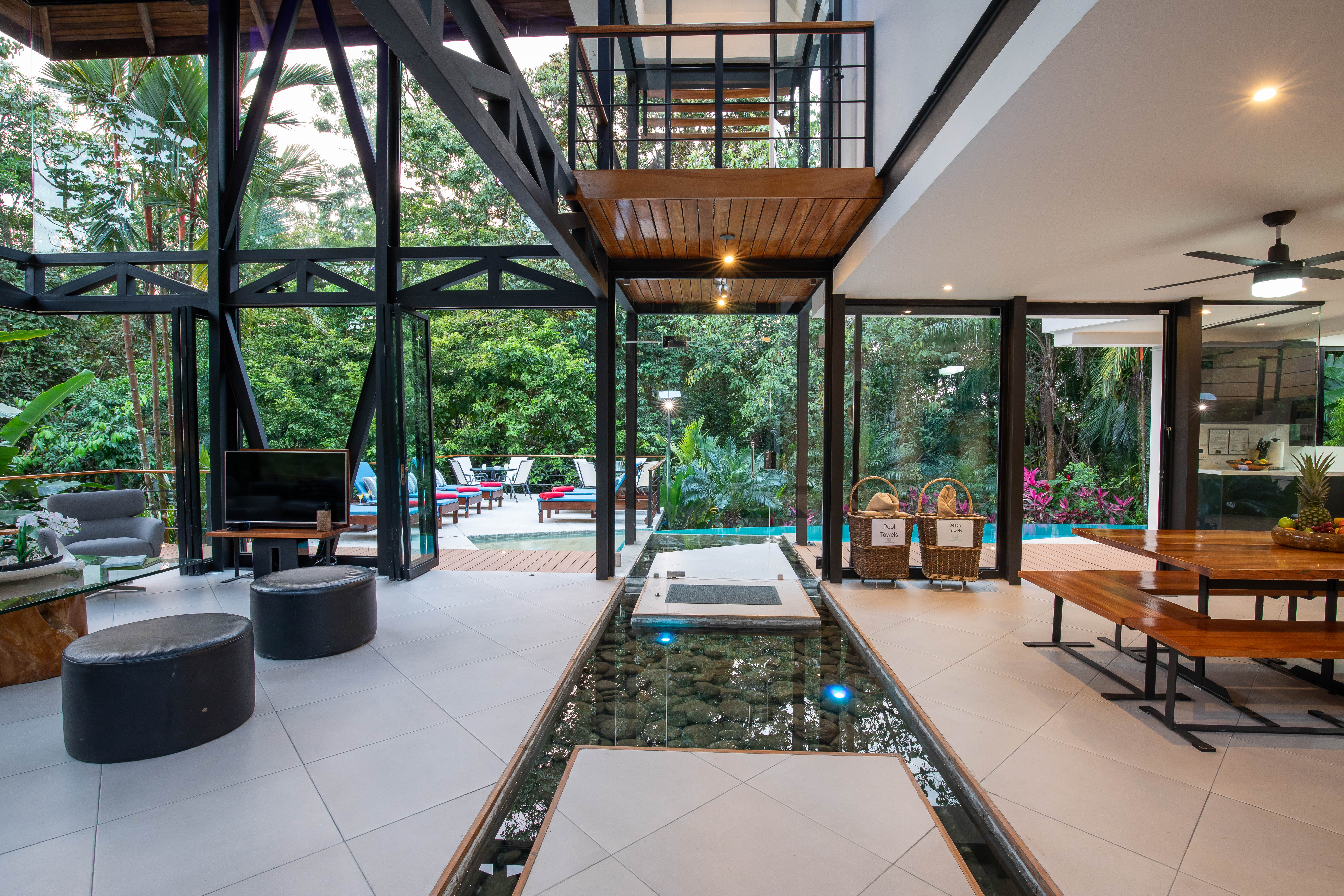 Villa Mariana (Full Estate)