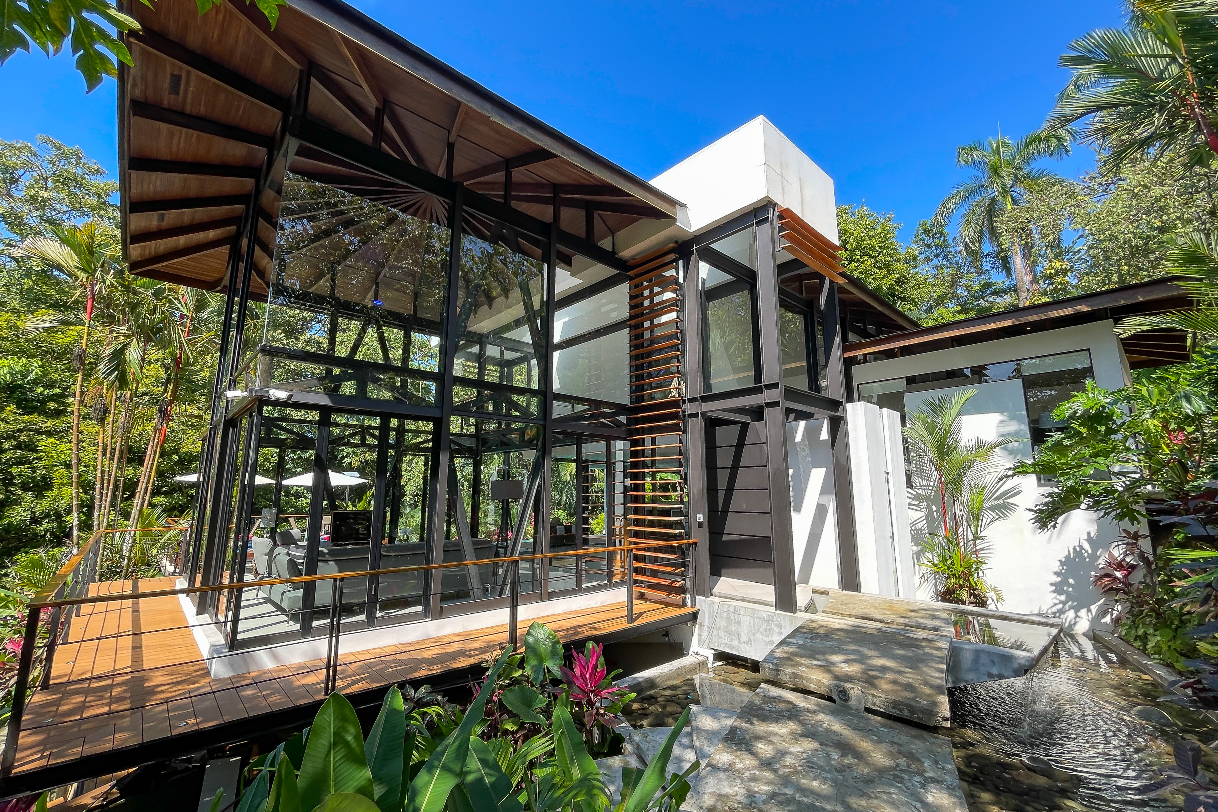 Villa Mariana (Full Estate)