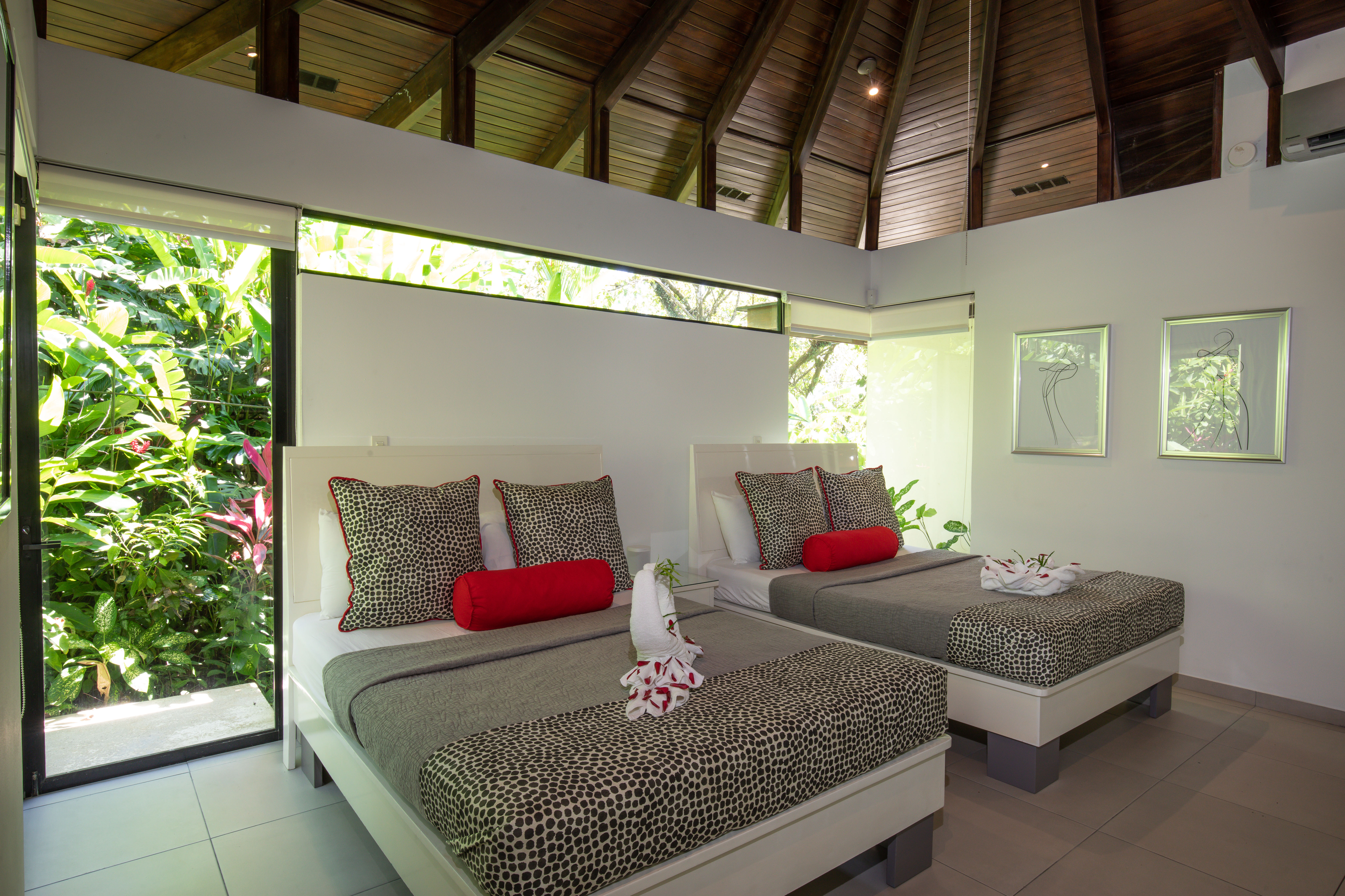 Villa Mariana (Full Estate)