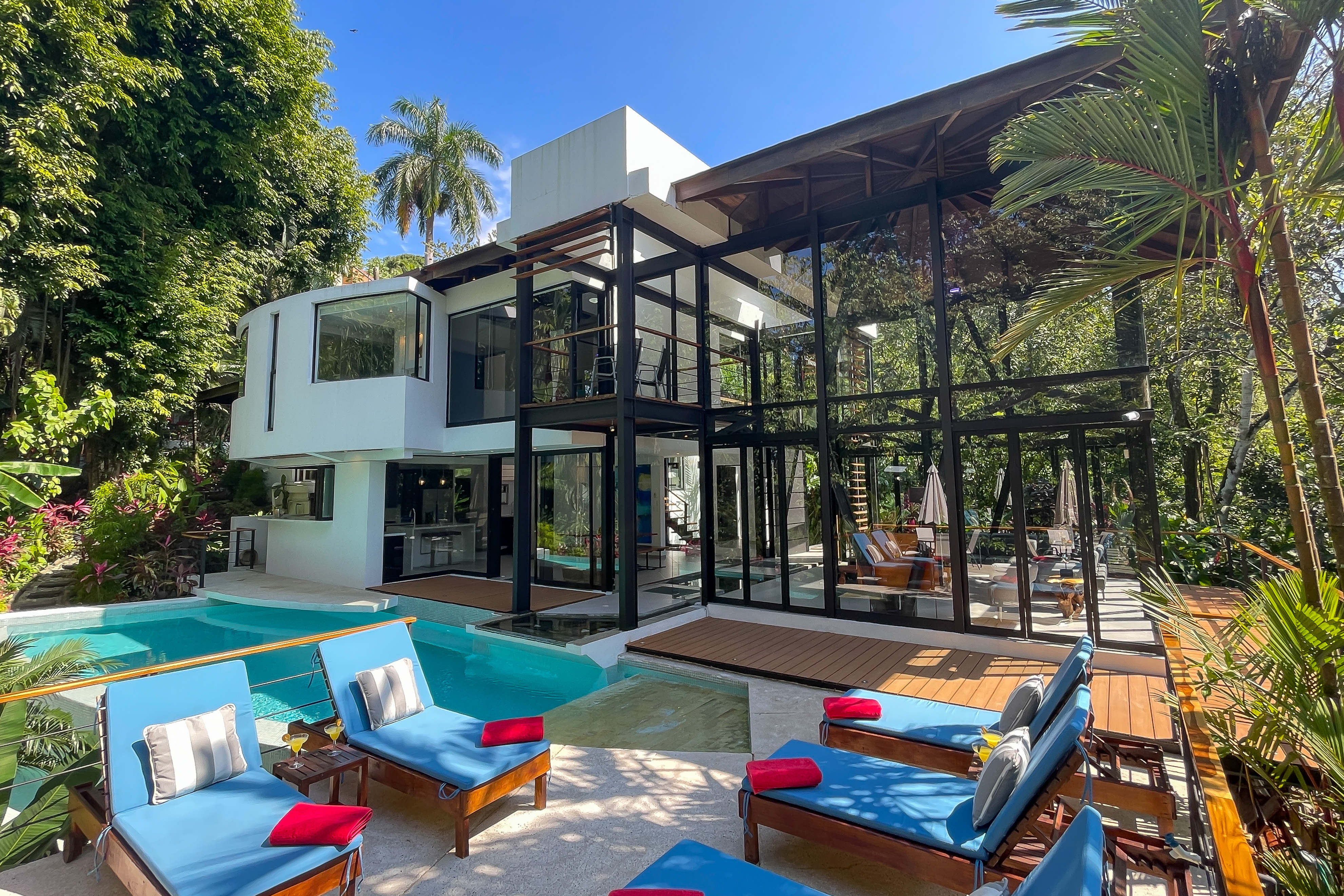 Villa Mariana (Full Estate)