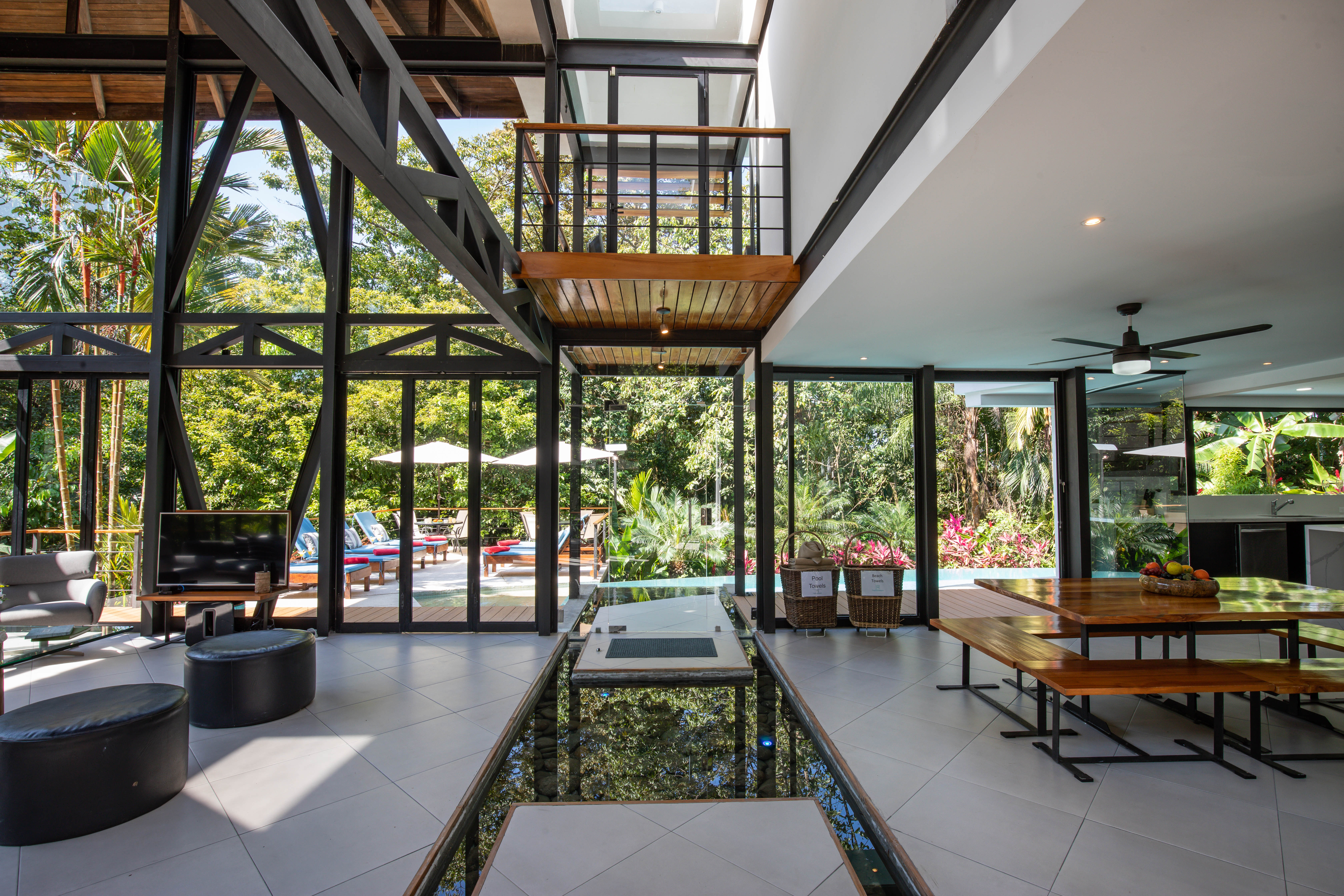 Villa Mariana (Full Estate)